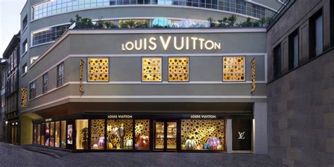 Nuovo spazio Louis Vuitton Milano con Yayoi Kusama 